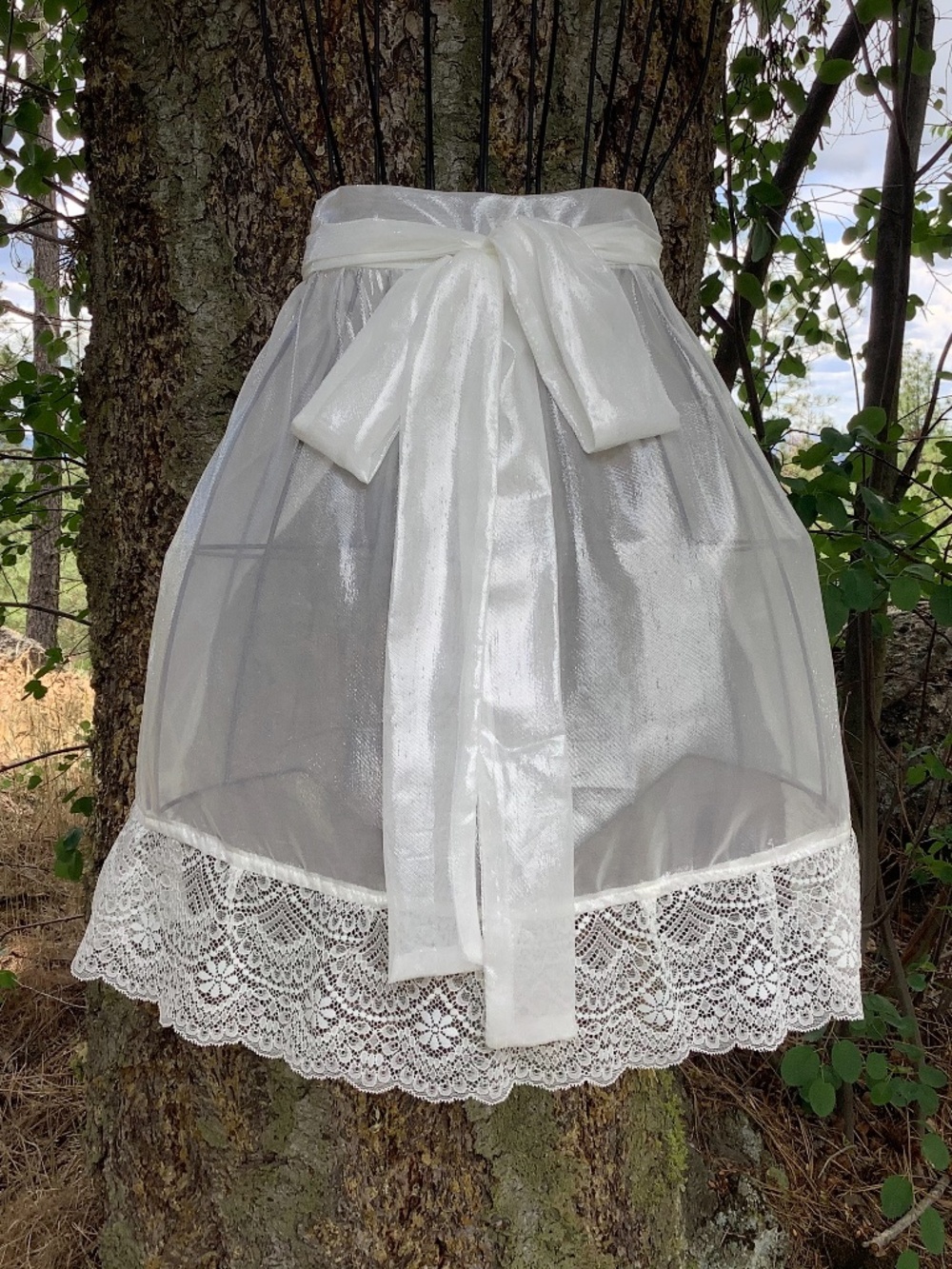 OffWhite Shimmer Fabric Apron with Lace XL straps